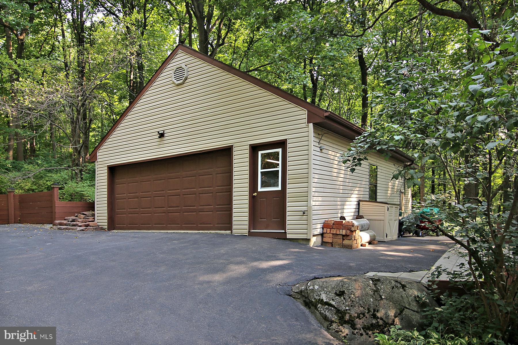1266 Ash Ln