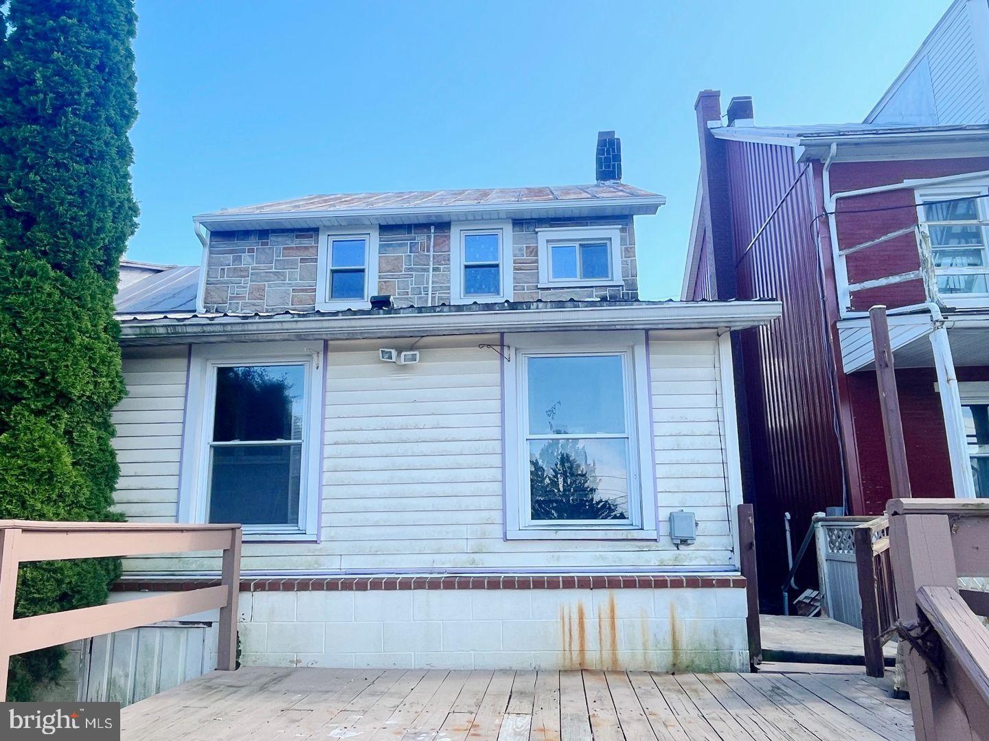 15 E Market St