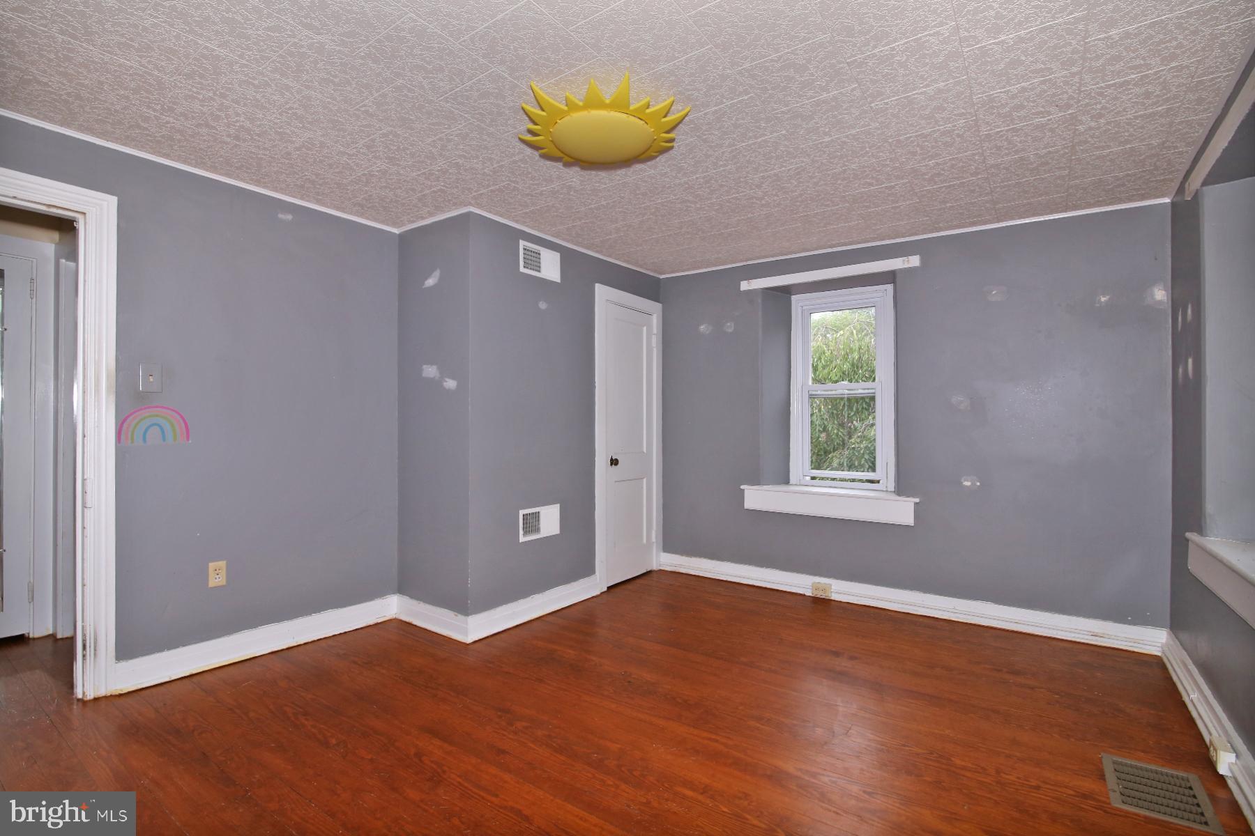 319 Boyd St