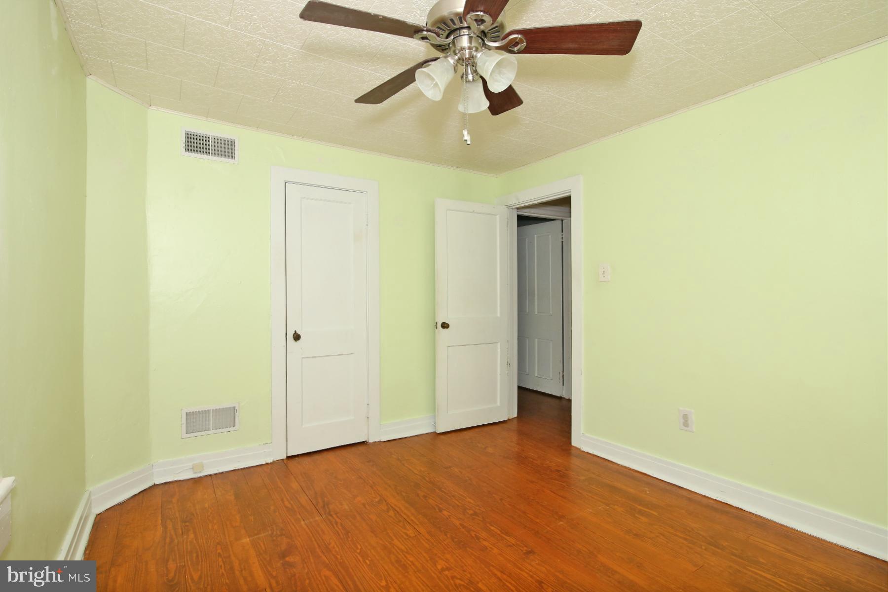 319 Boyd St