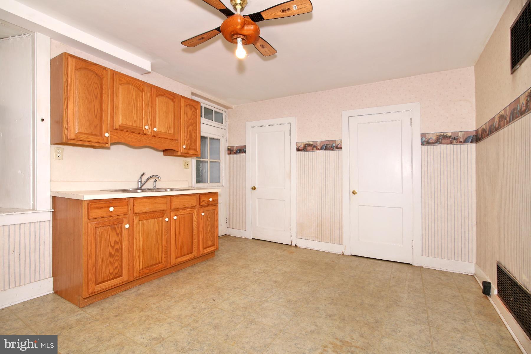 319 Boyd St
