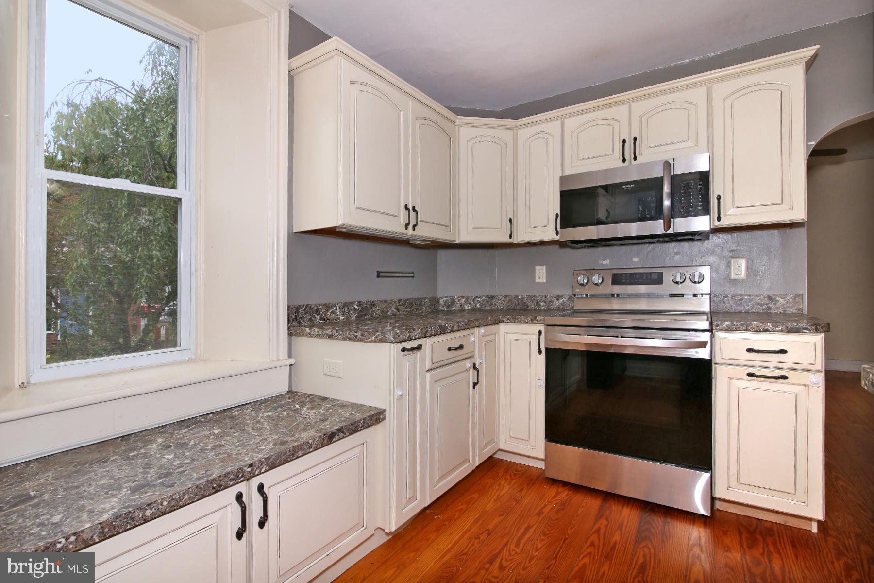 319 Boyd St