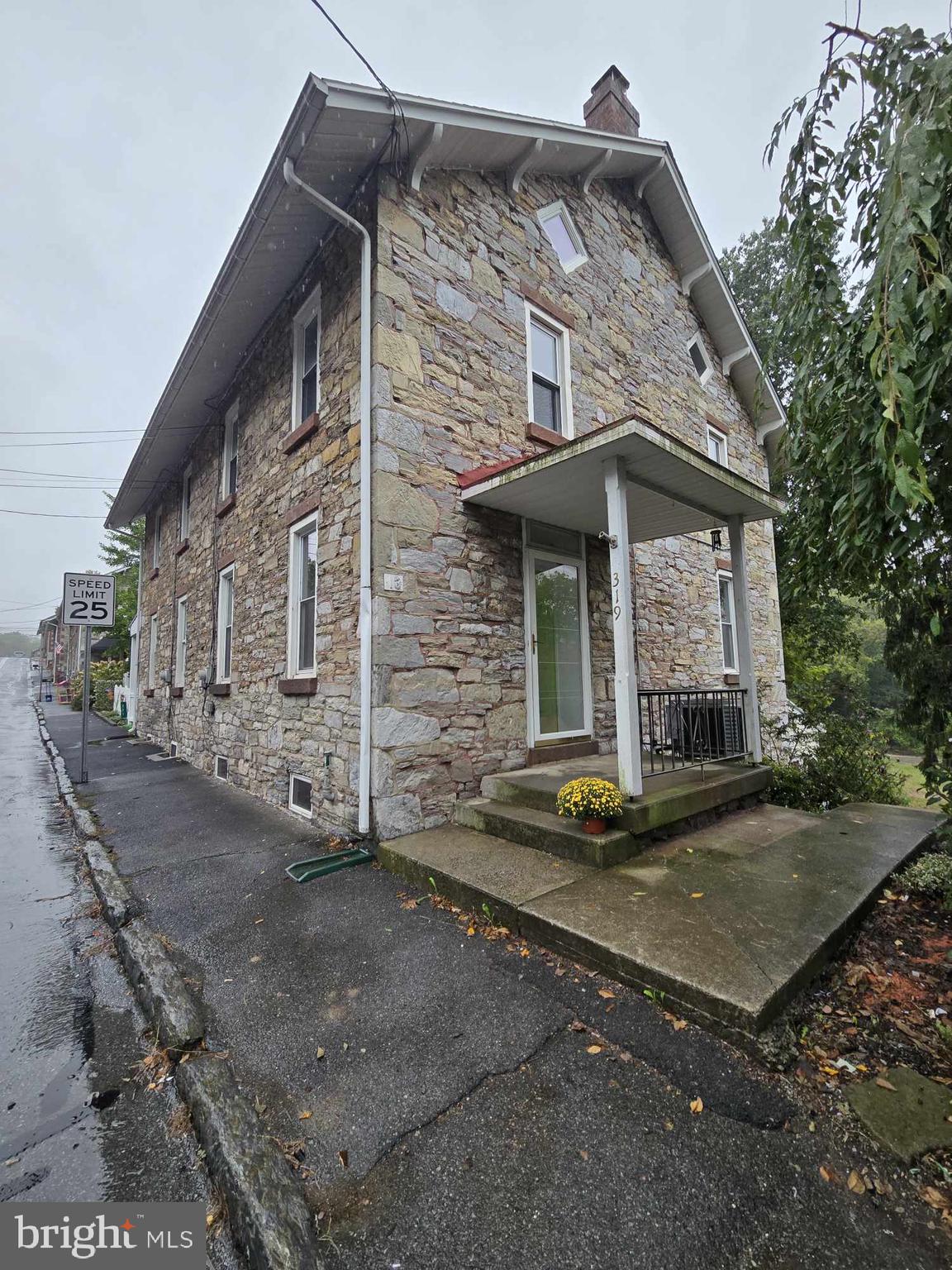 319 Boyd St