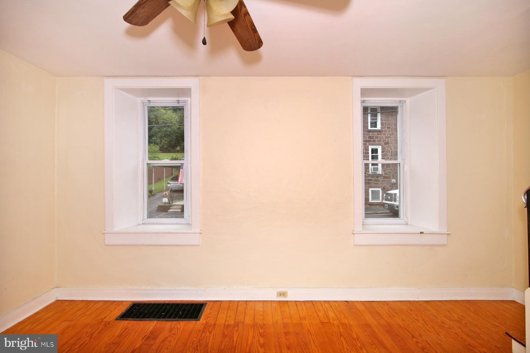 319 Boyd St