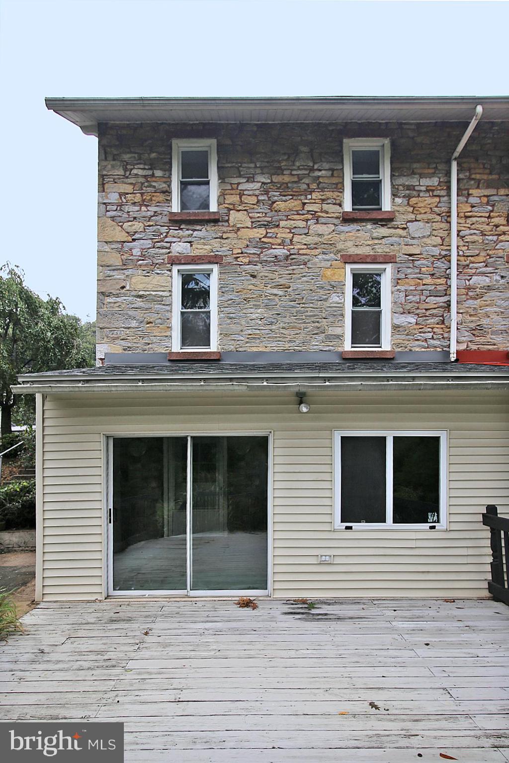 319 Boyd St