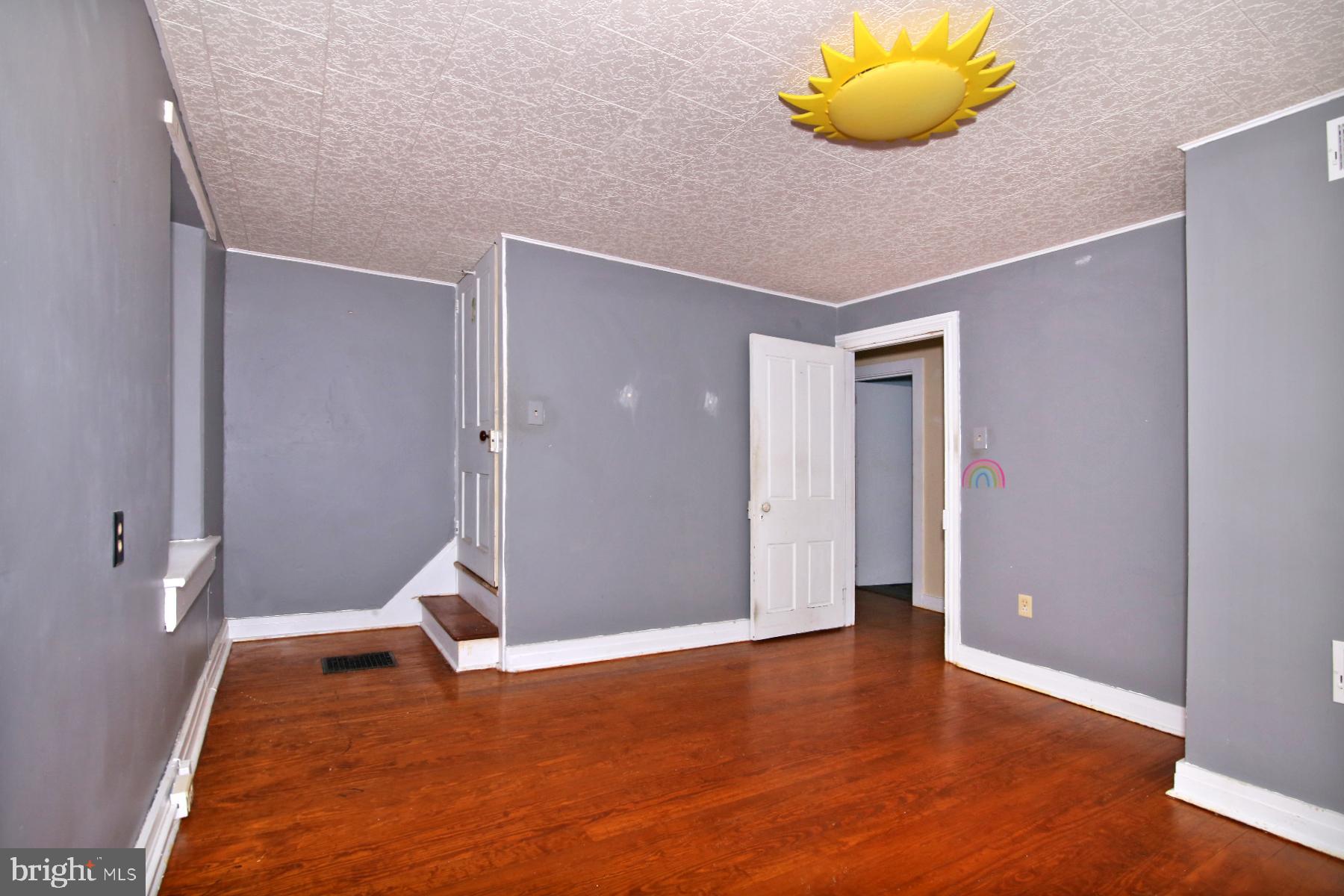319 Boyd St