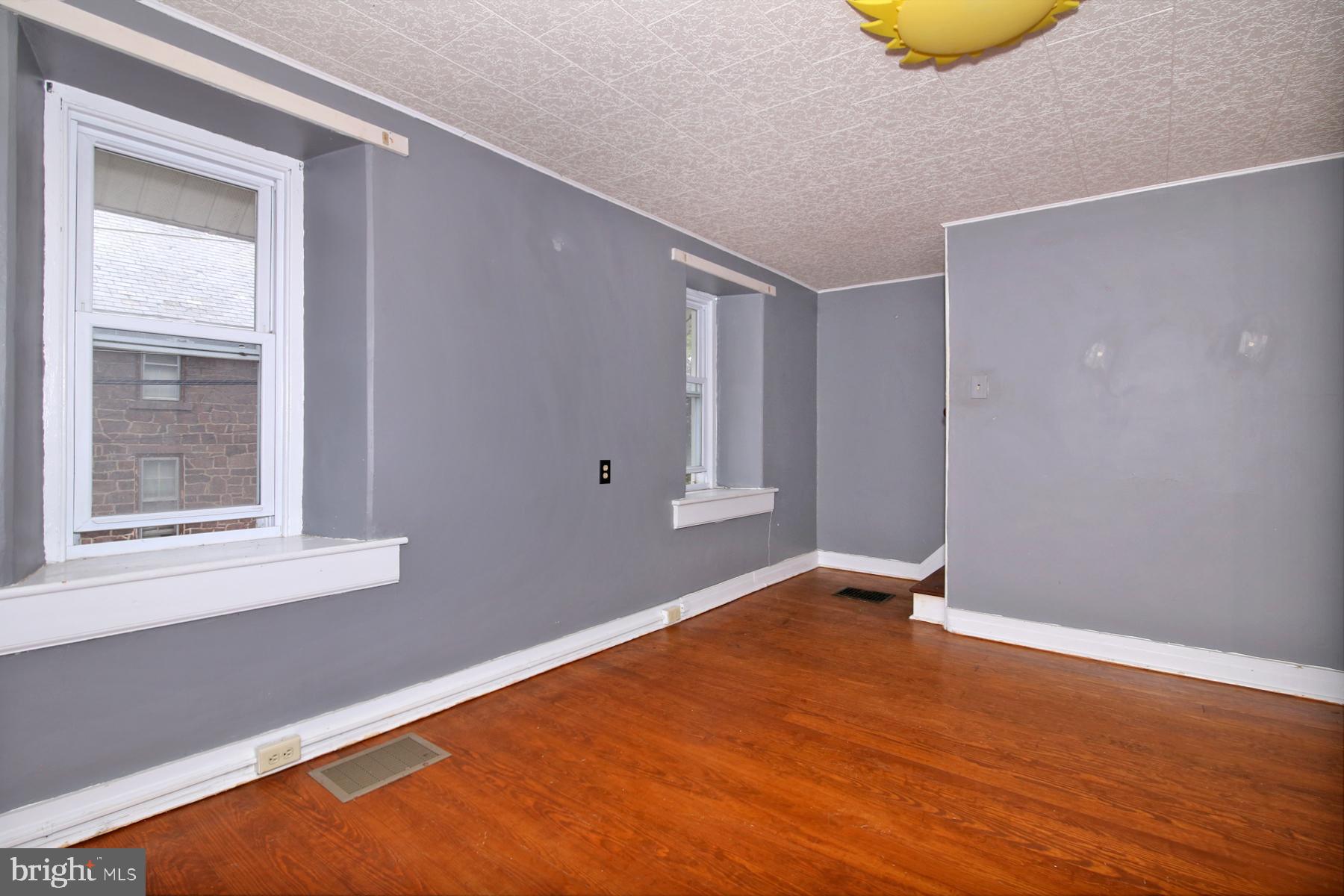 319 Boyd St