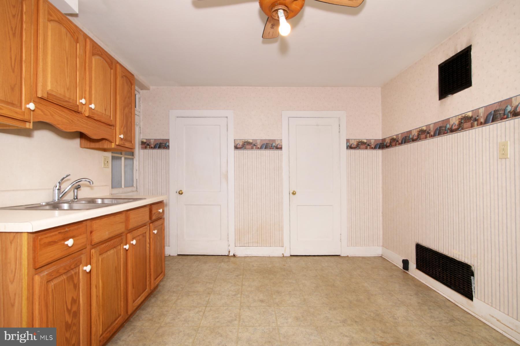 319 Boyd St