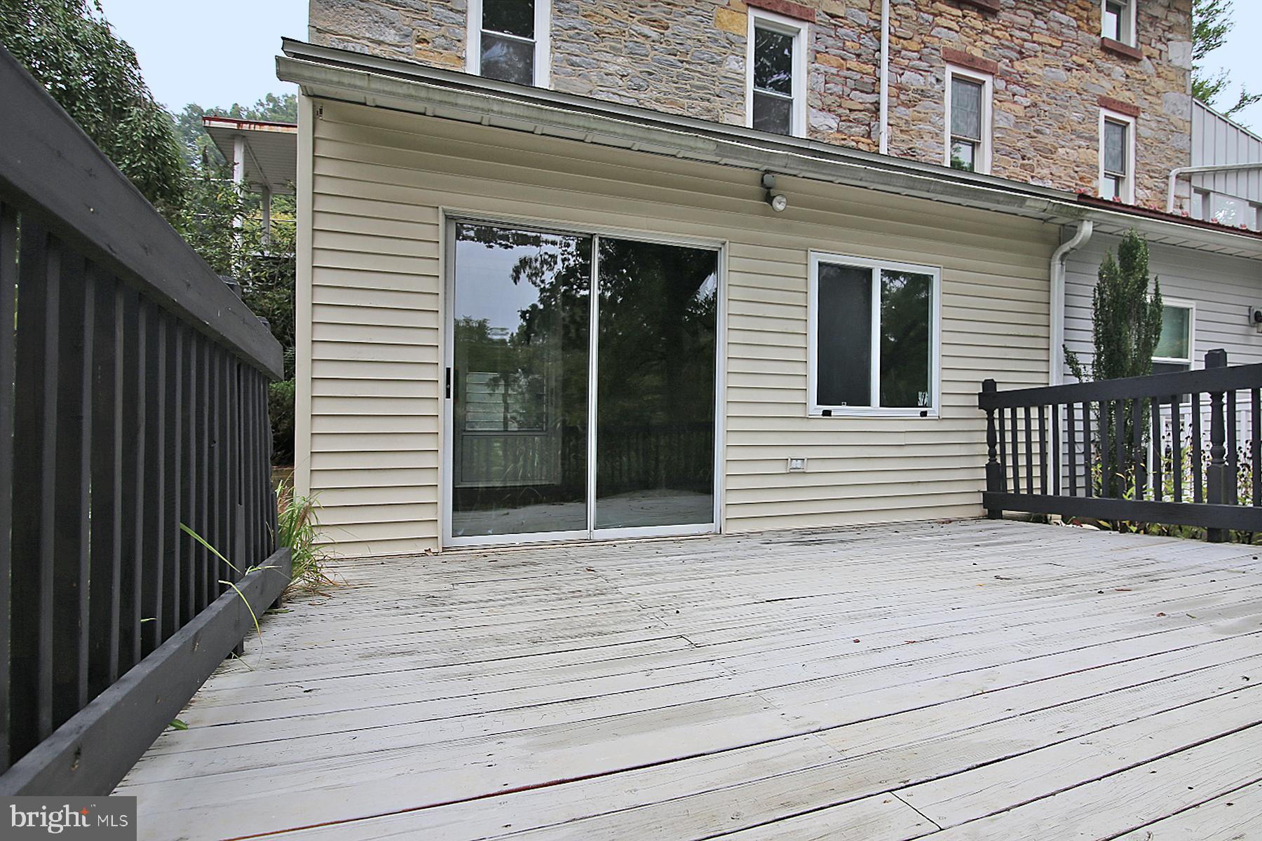 319 Boyd St