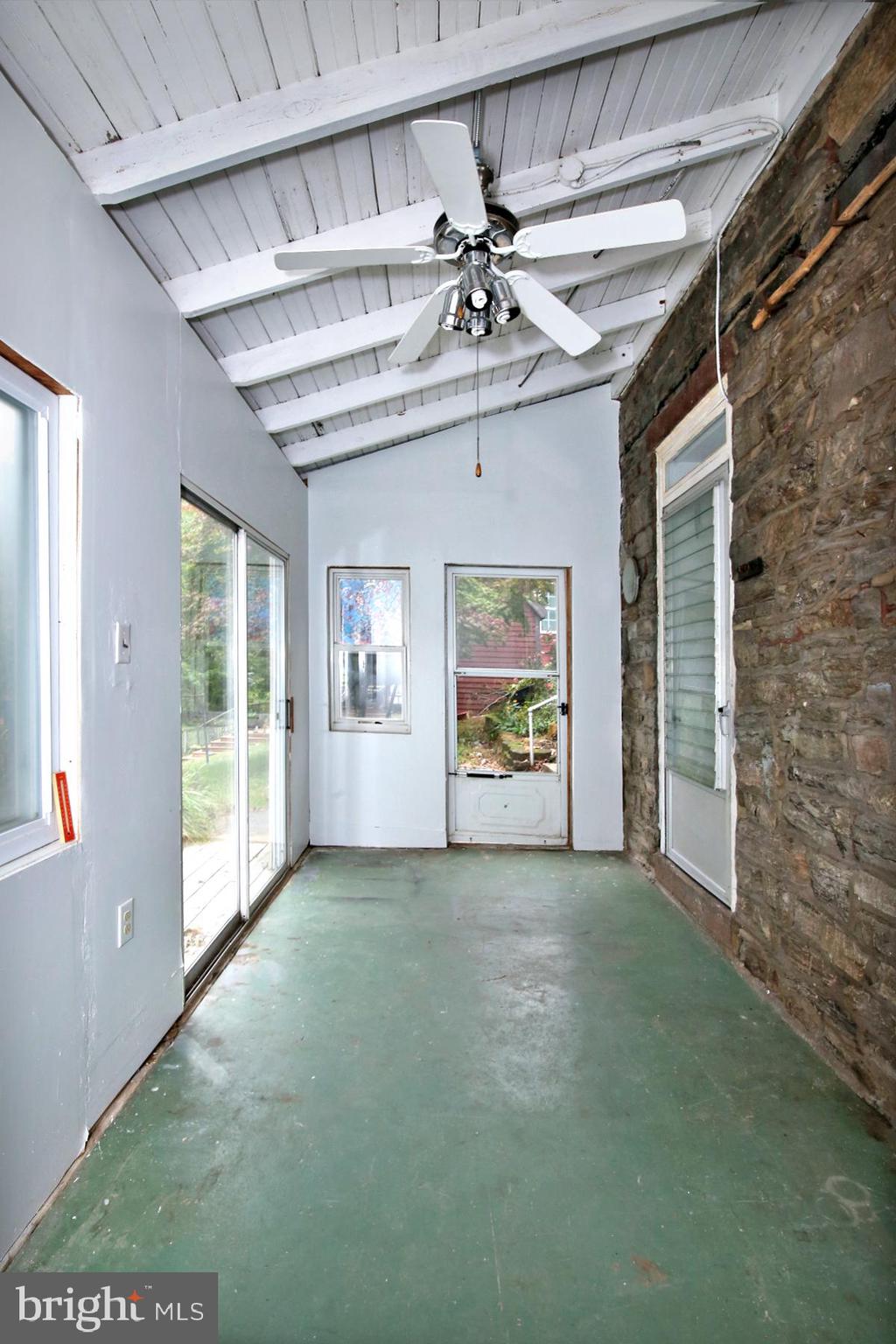 319 Boyd St