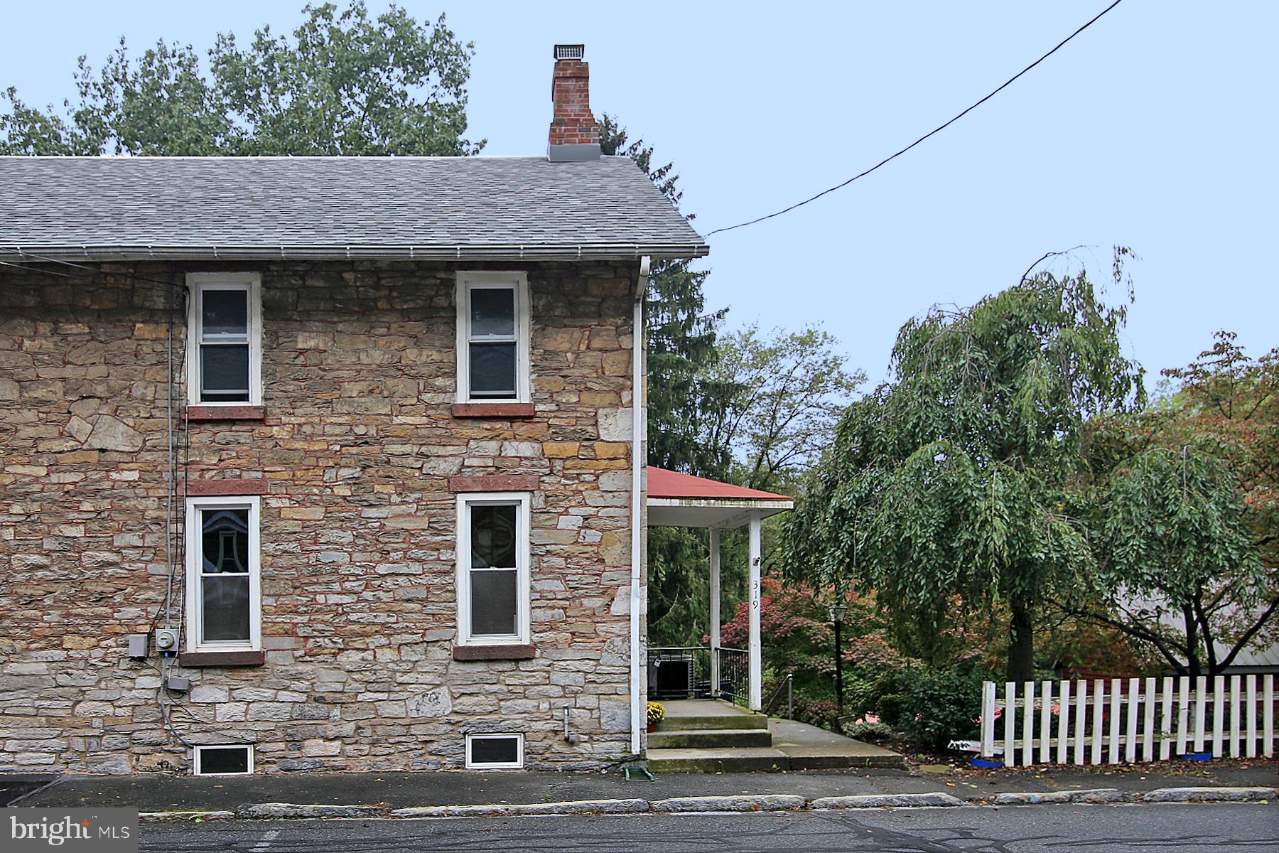 319 Boyd St