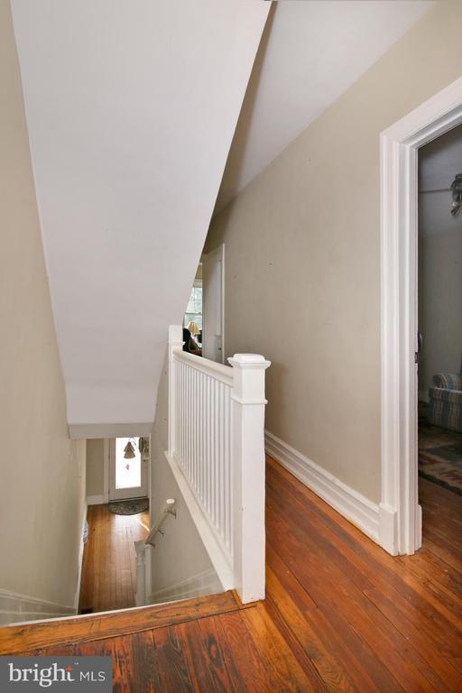 17 E High St