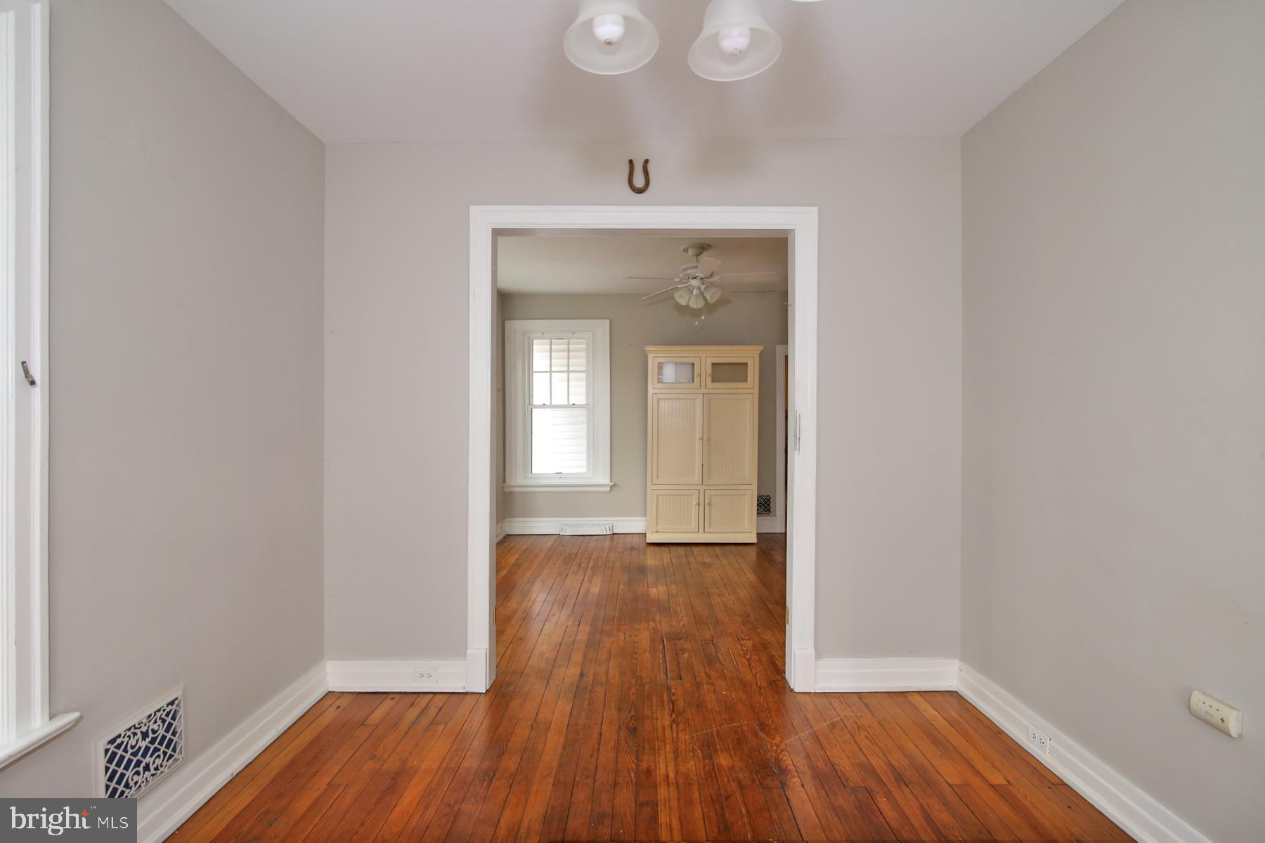 17 E High St