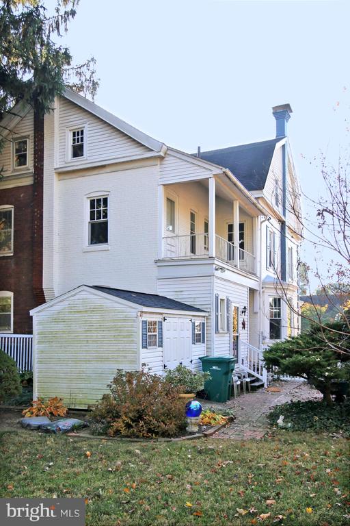 17 E High St