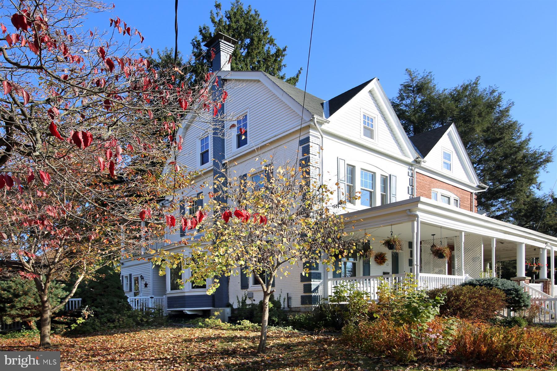 17 E High St