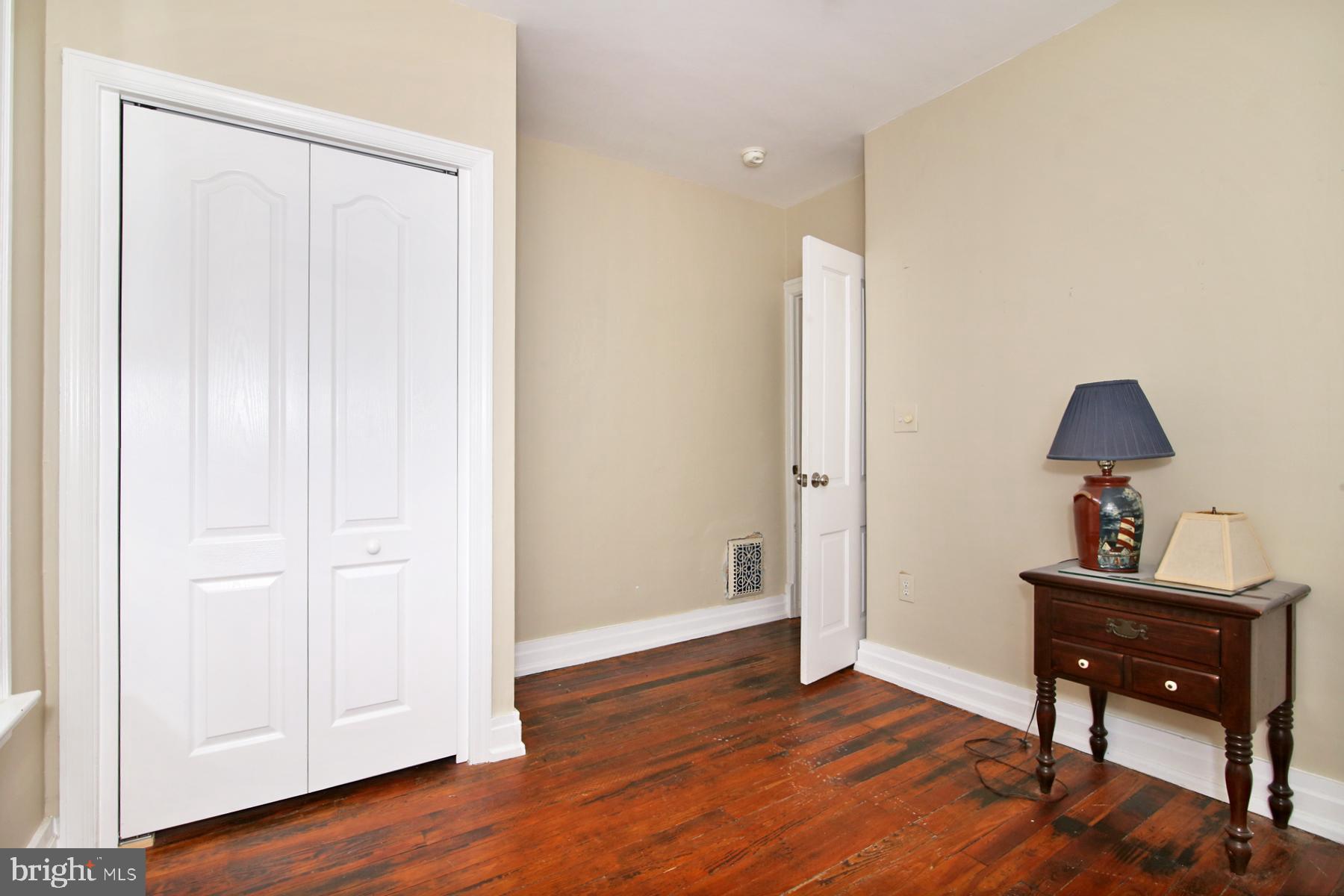 17 E High St