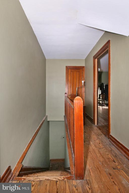 17 E High St