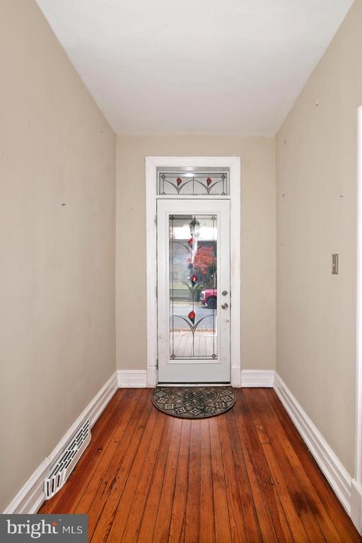 17 E High St