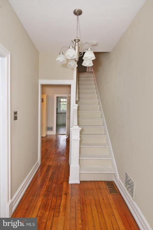 17 E High St