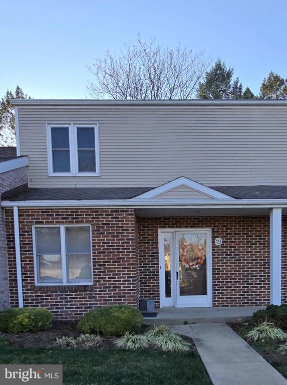 19 Woodland Est