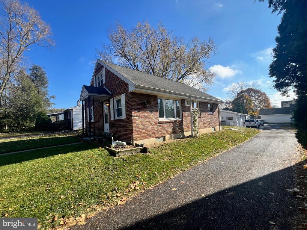 2130 Kline St