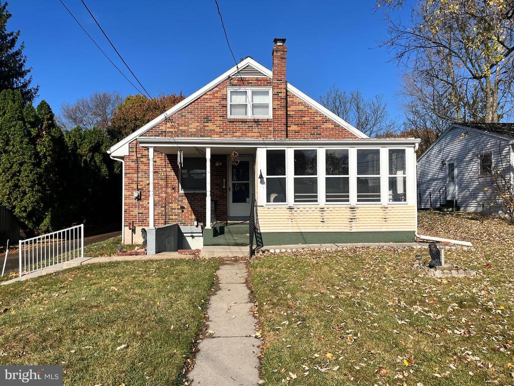 2130 Kline St