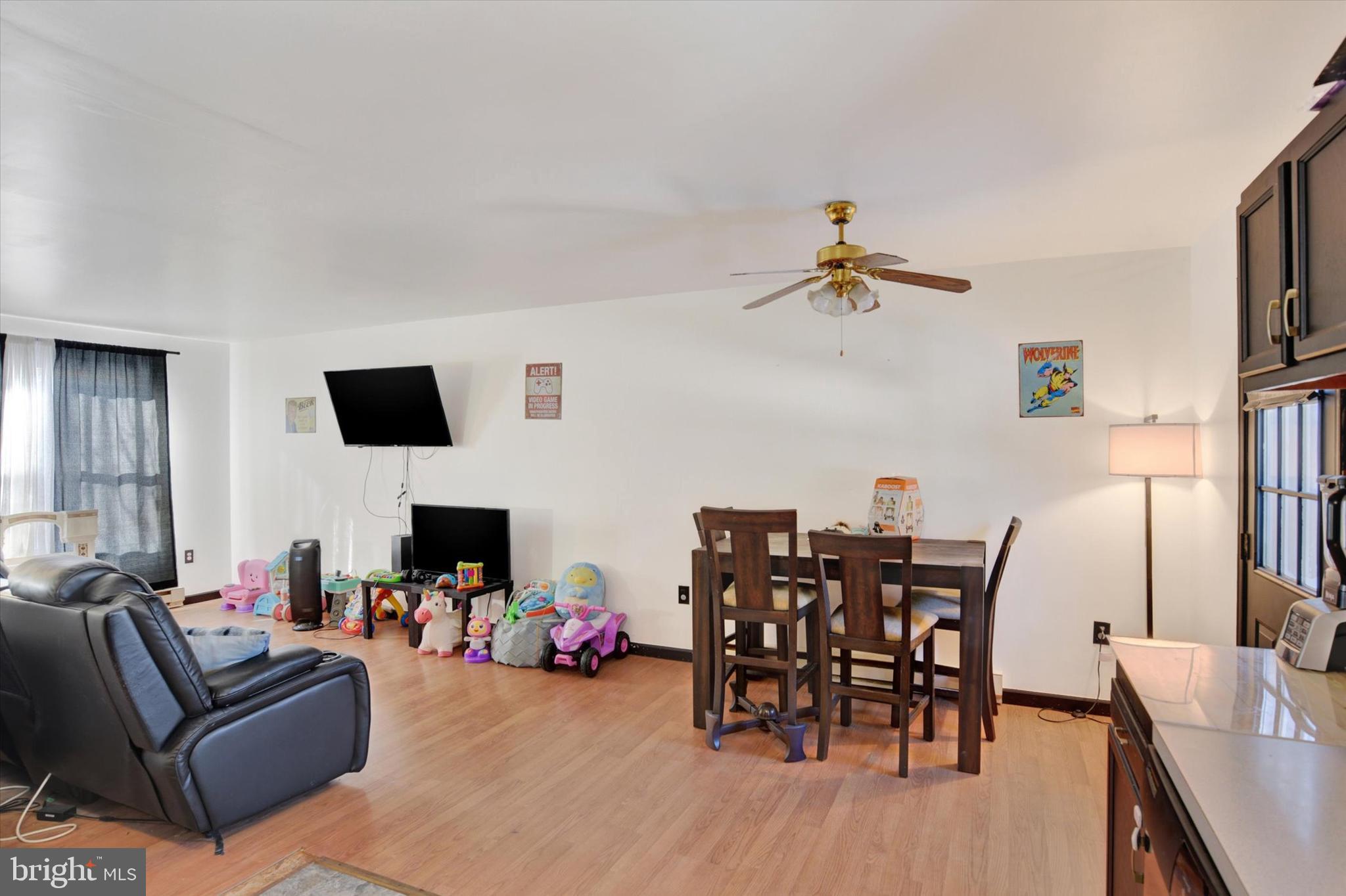 917 Maple Ln