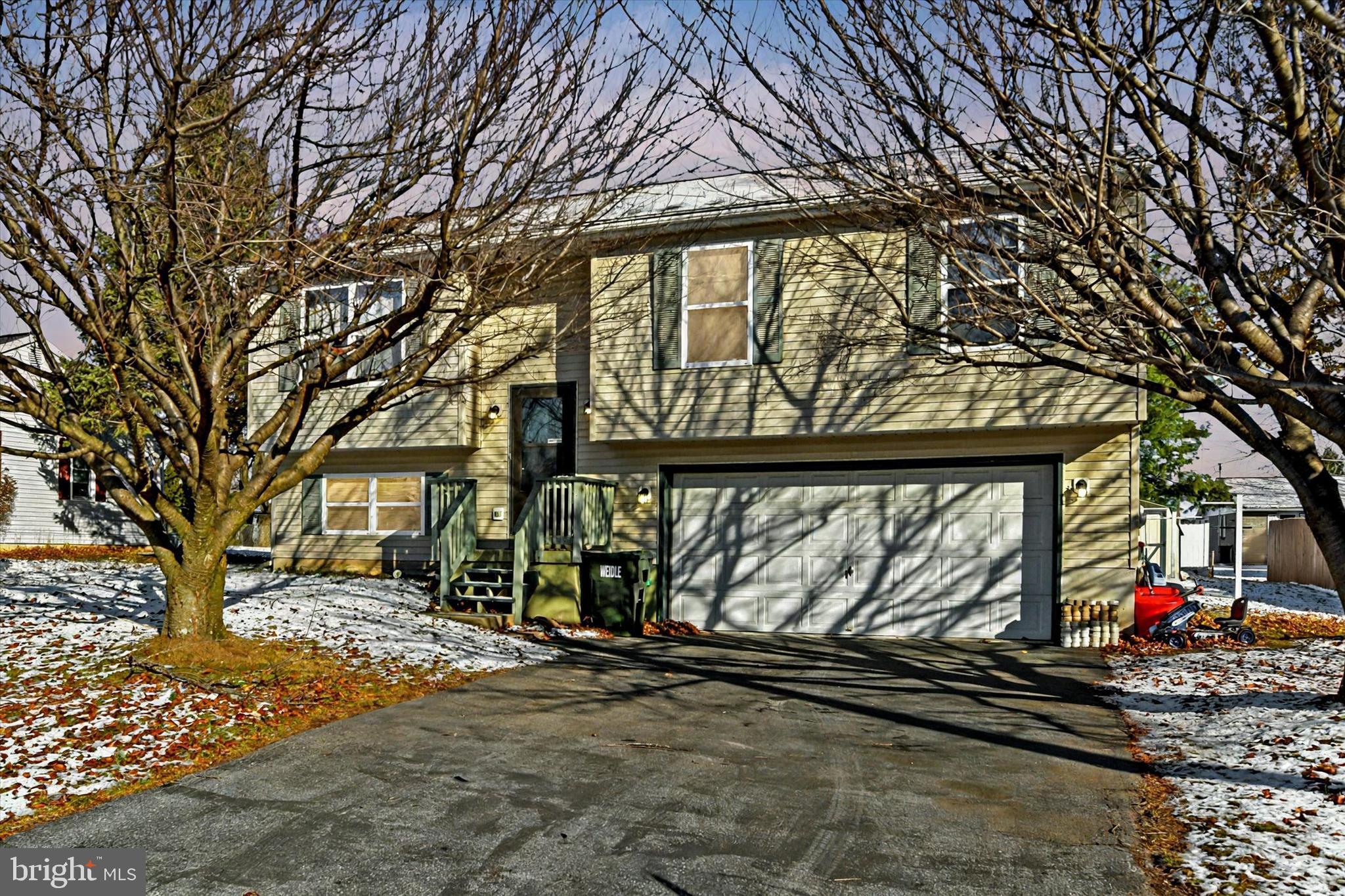 917 Maple Ln