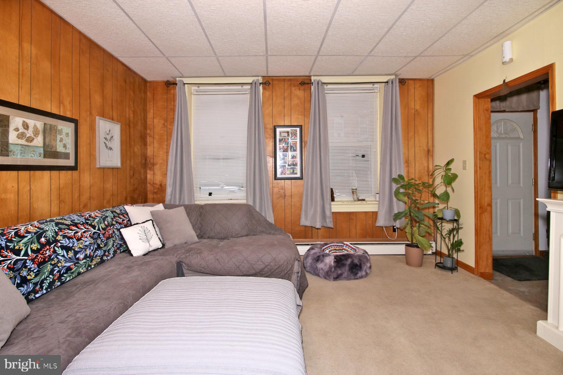 15 N 10th St