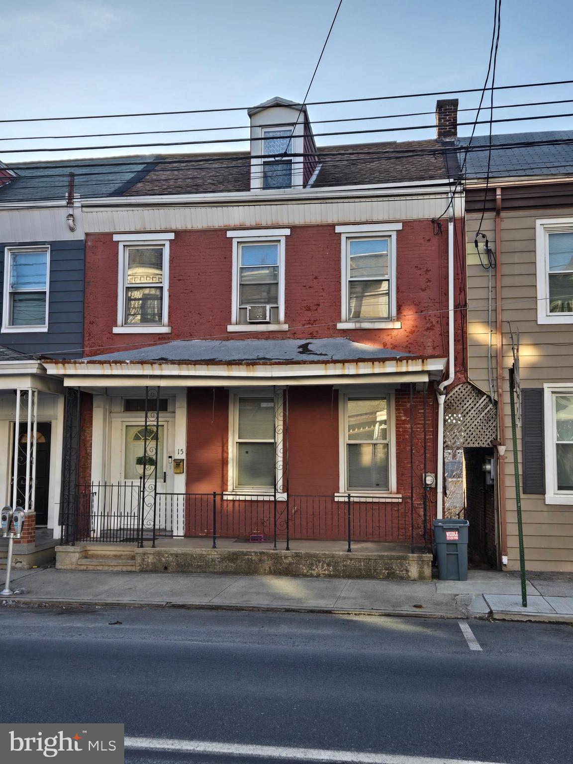 15 N 10th St
