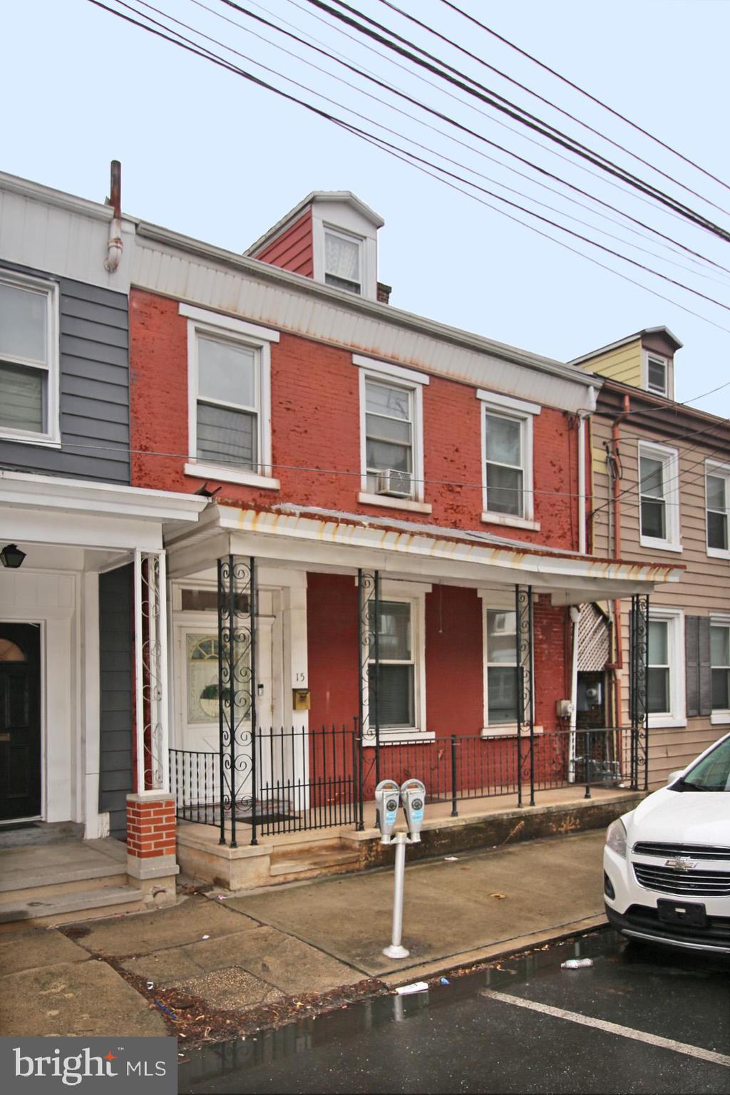 15 N 10th St