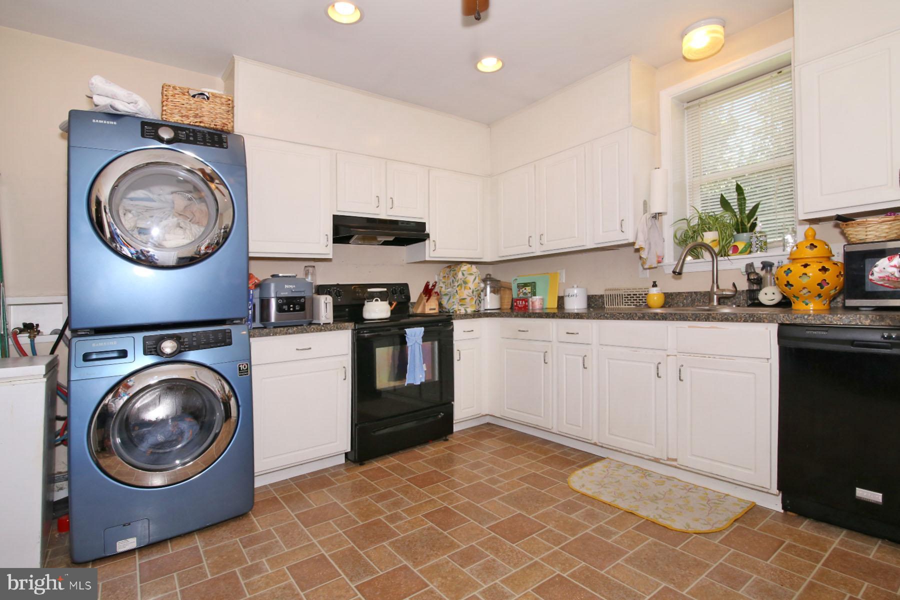 250 S 10th St