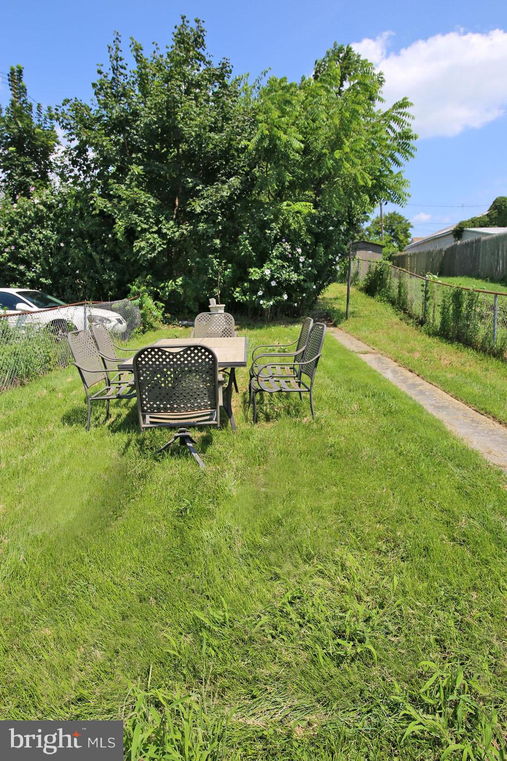 250 S 10th St