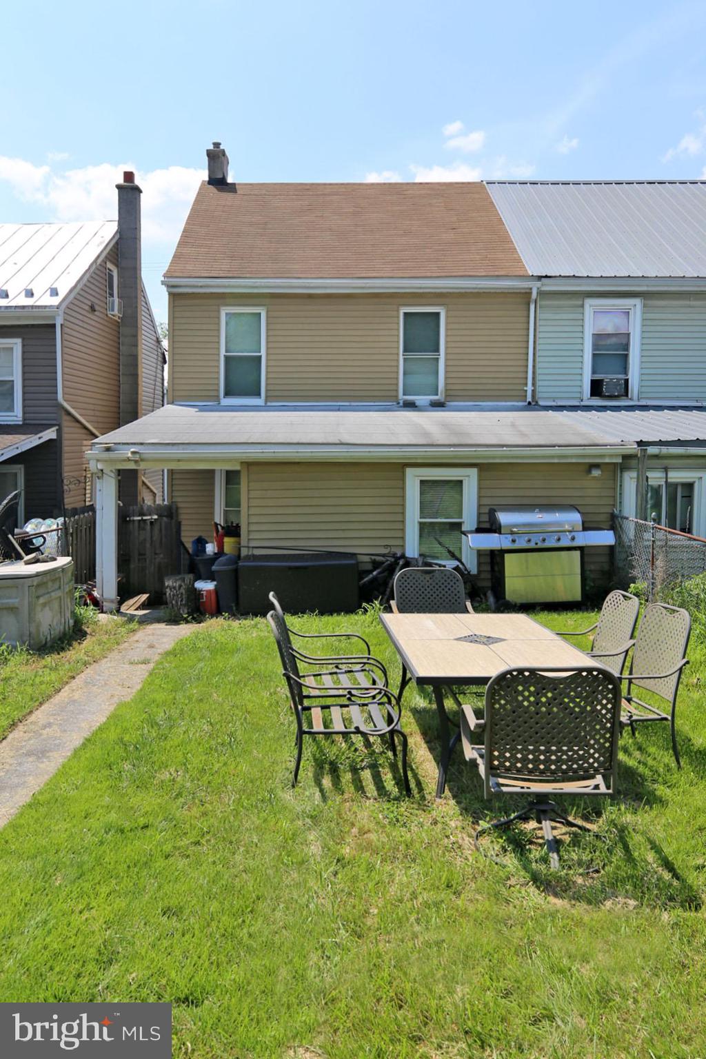 250 S 10th St