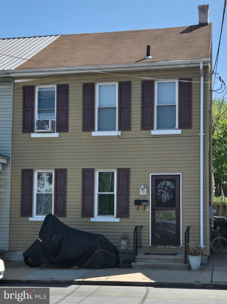250 S 10th St