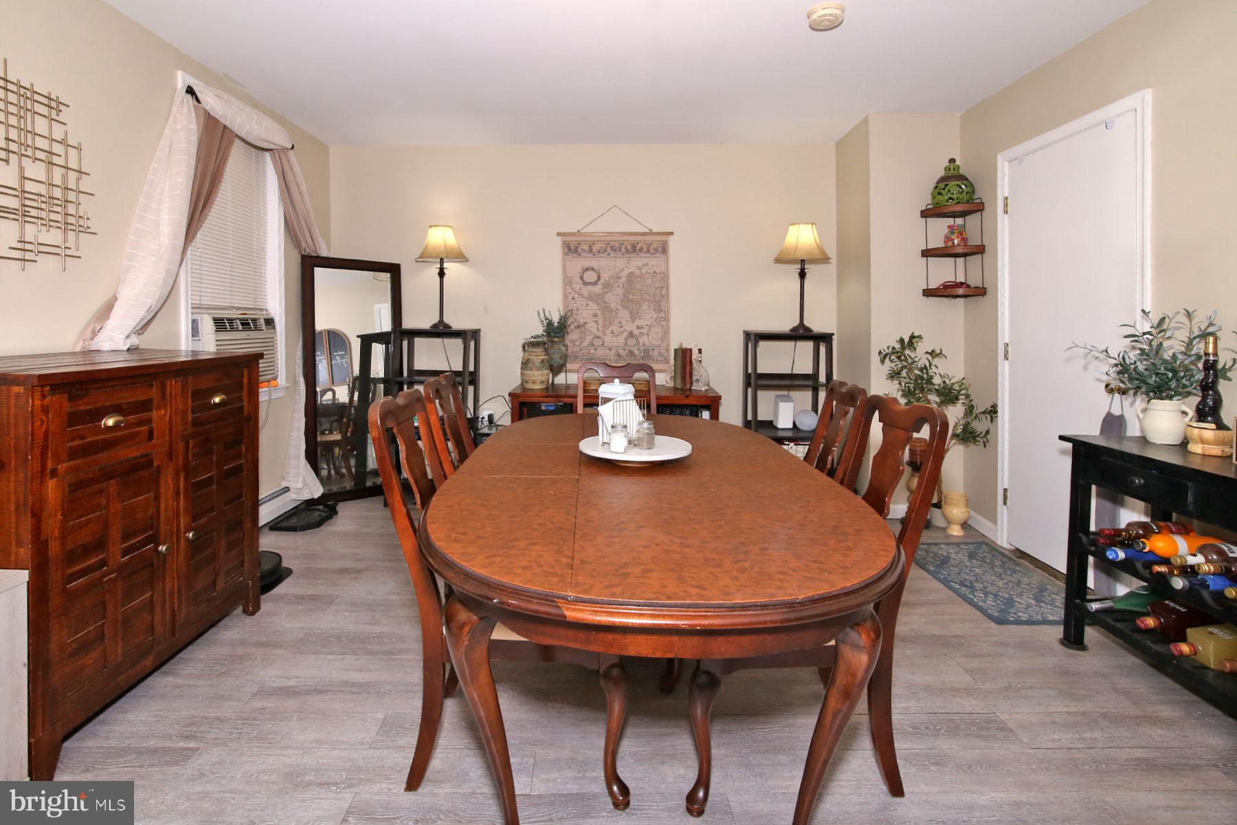 250 S 10th St