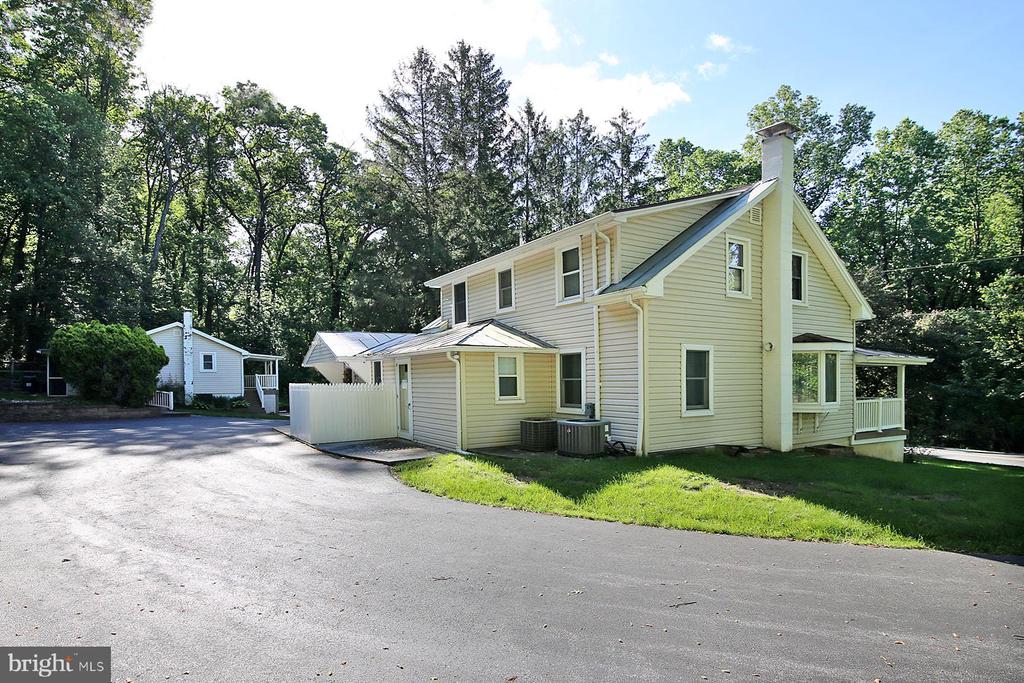 1061 Mine Rd