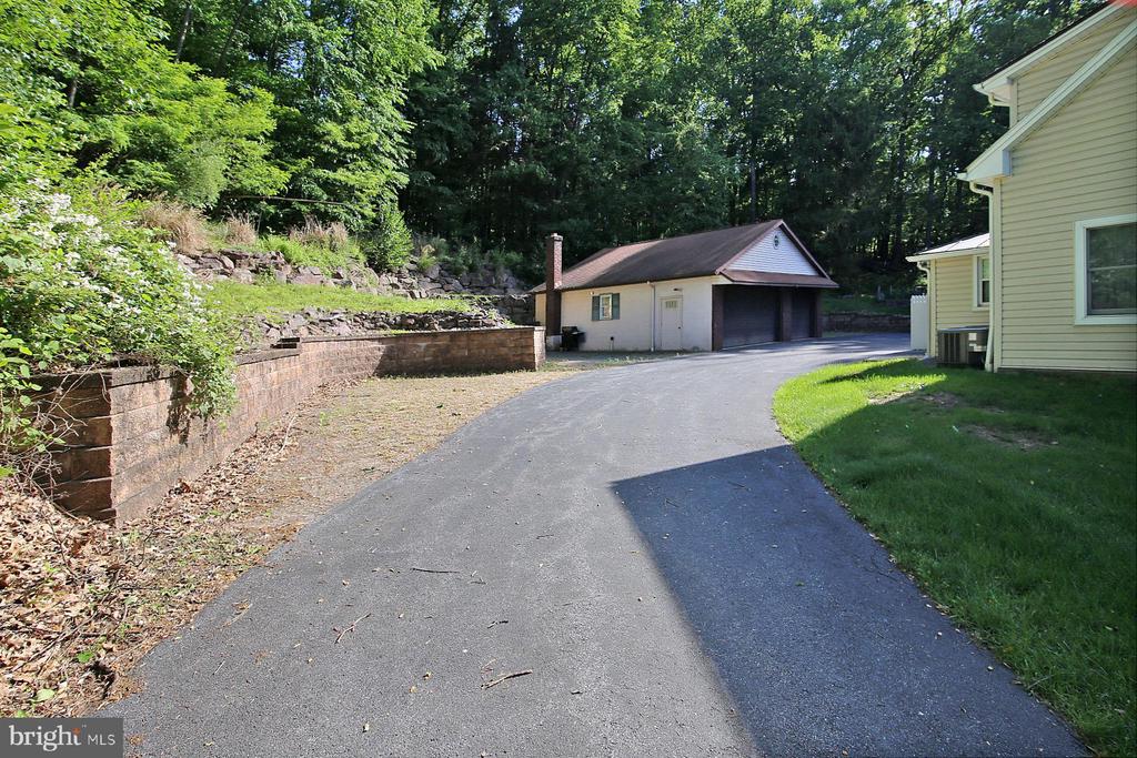 1061 Mine Rd