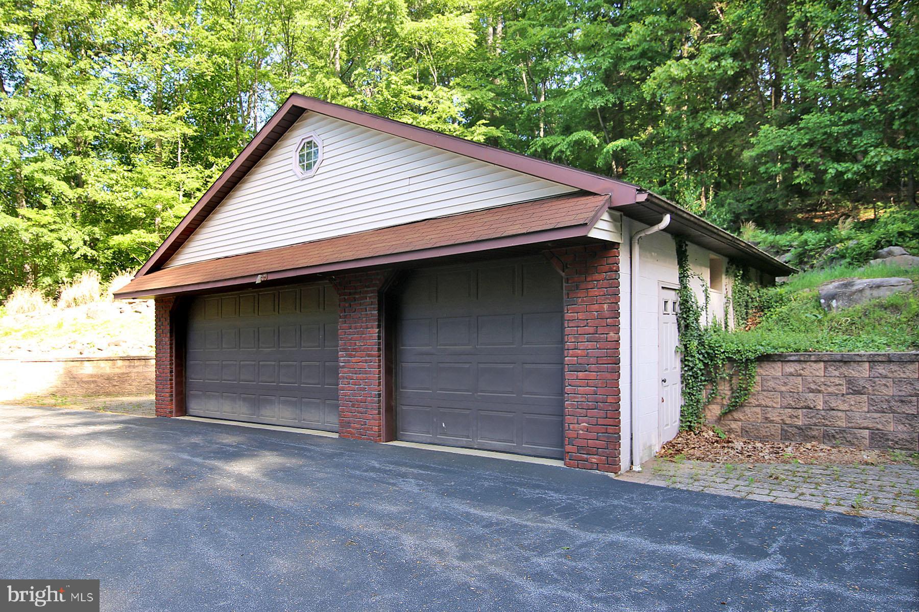 1061 Mine Rd