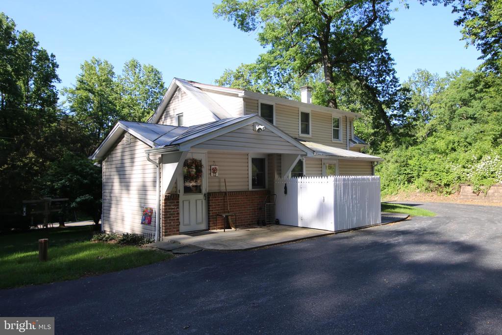 1061 Mine Rd