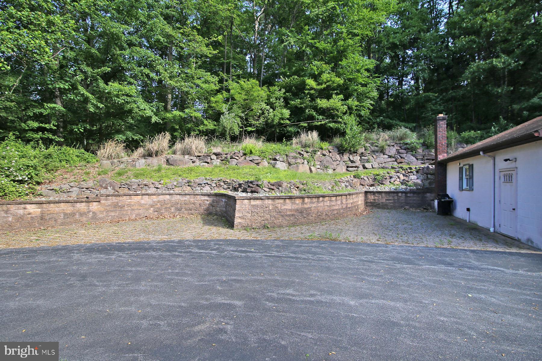 1061 Mine Rd