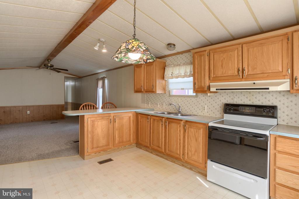 1300 E KERCHER AVE, LOT #27