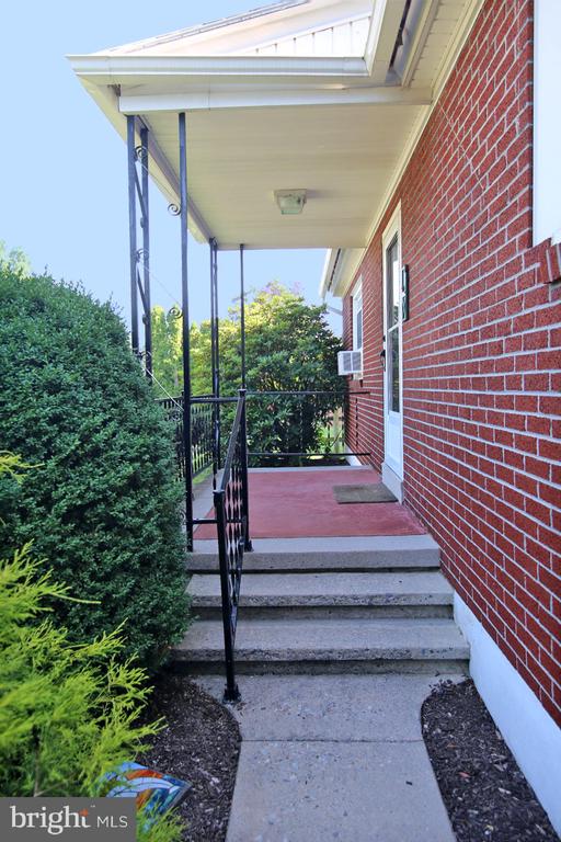 326 S 13th St