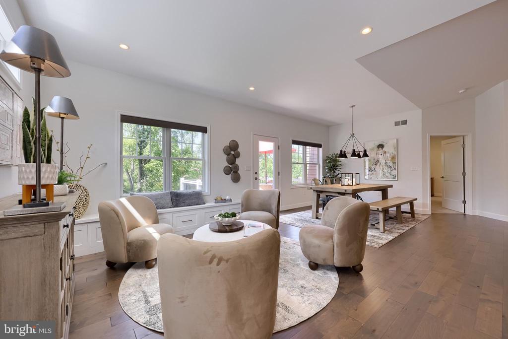 1076 ALDEN WAY
