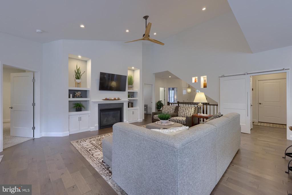 1076 ALDEN WAY
