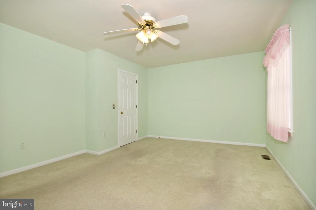 357 ACORN CIRCLE