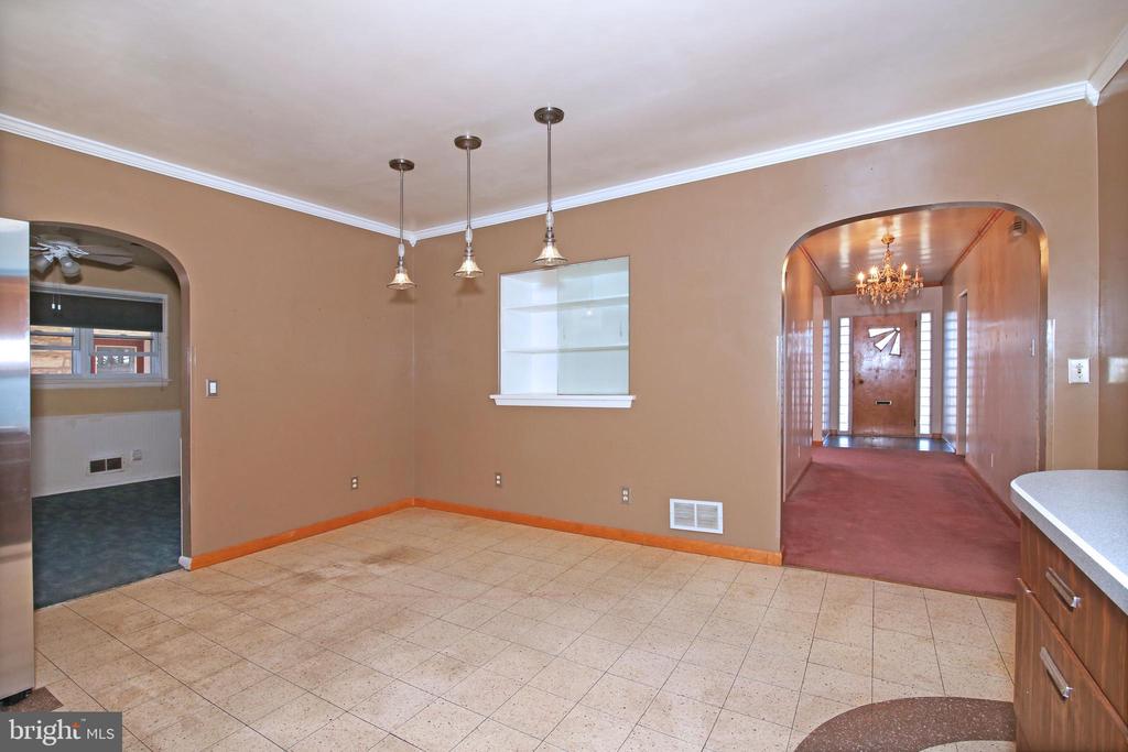 814 E OAK STREET