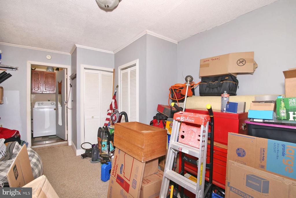 25 WALNUT MILL LANE