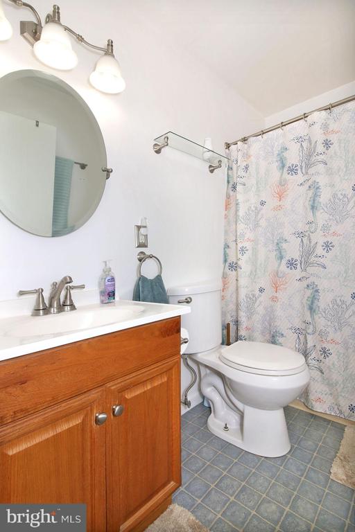 25 WALNUT MILL LANE