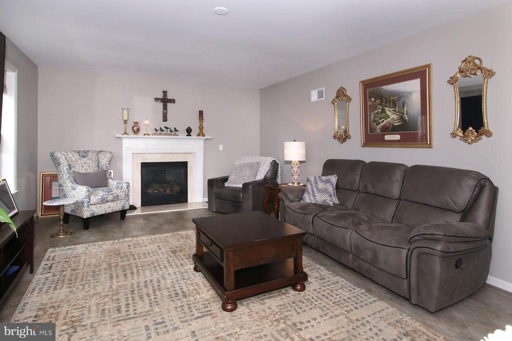 706 BROOKSIDE LANE